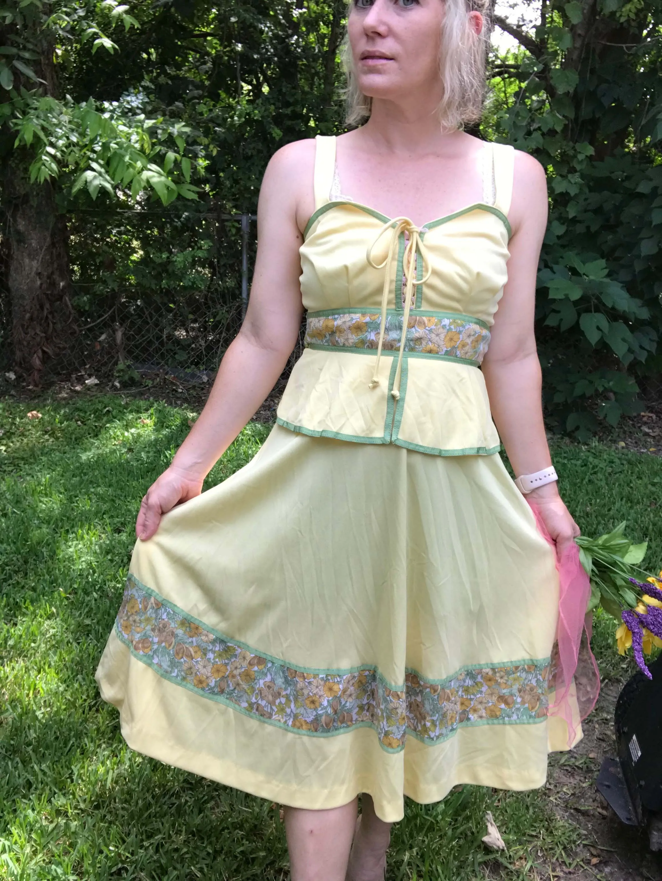 Vintage 1970s | Yellow Lace Up Prairie Floral BohoHippie Empire Sun Dress | XS