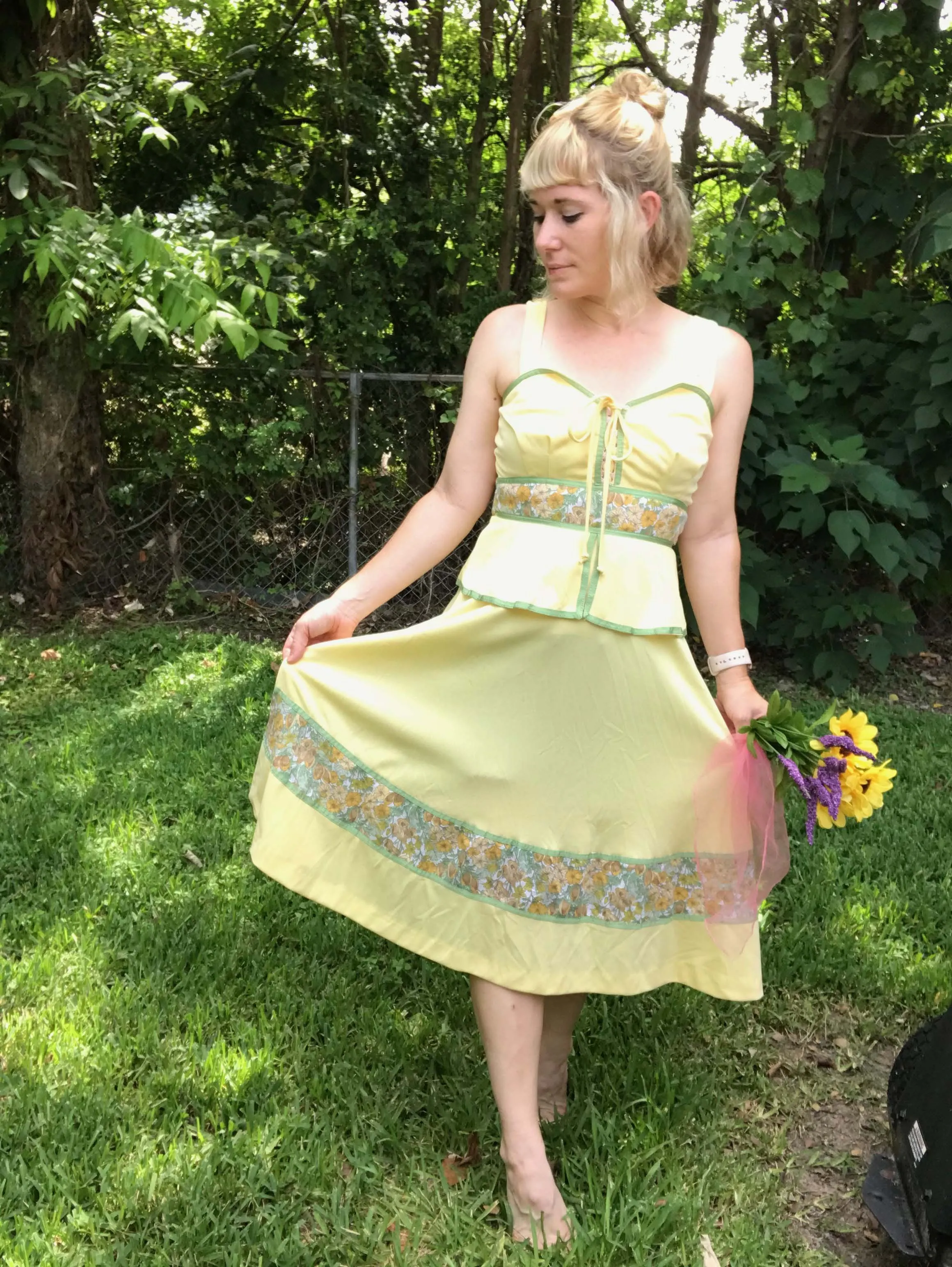 Vintage 1970s | Yellow Lace Up Prairie Floral BohoHippie Empire Sun Dress | XS