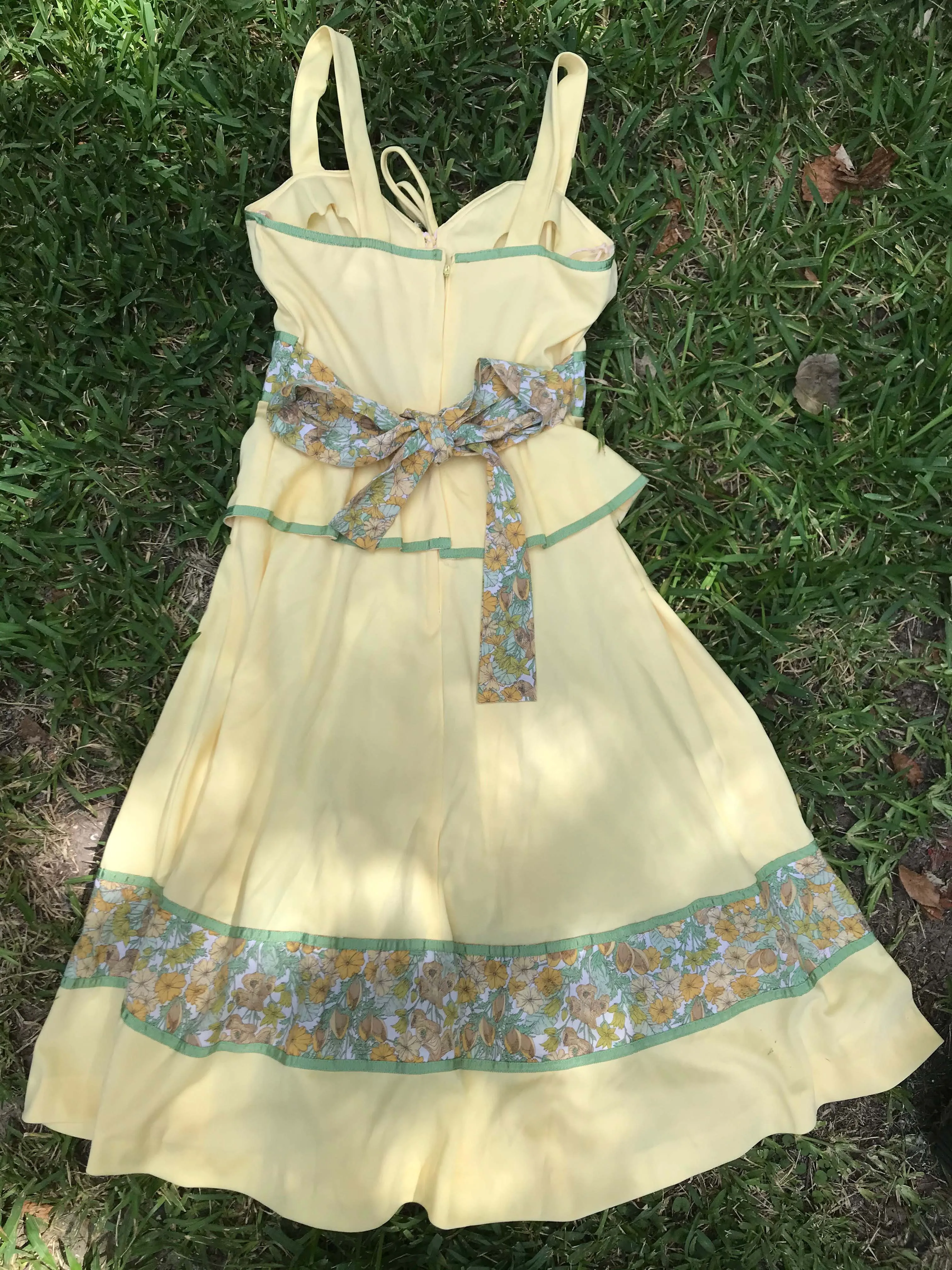 Vintage 1970s | Yellow Lace Up Prairie Floral BohoHippie Empire Sun Dress | XS